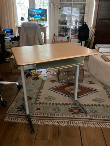 Schoolburo,  nog in goede staat. GRATIS op te halen