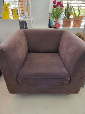 Comfortabele bruine stoffen zetel