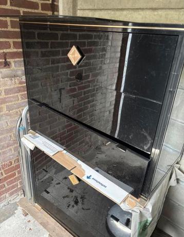 Gratis 2 Hoogglans ladekasten Pierre Vandel