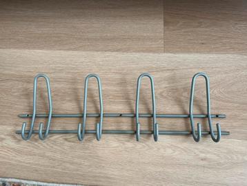 Metalen wandkapstok met dubbele haken