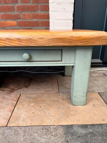 Zware eikenhouten salontafel met lade