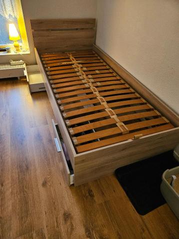 Bed en verstelbare bedbodem