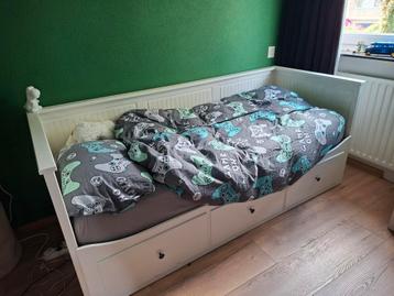 Gratis! Wit eenpersoonsbed Hemnes met lades