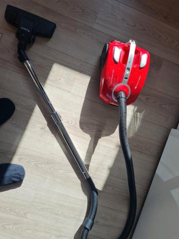 Rode stofzuiger. Turbotronic 700W