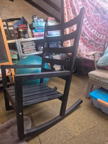 Zwarte schommelstoel