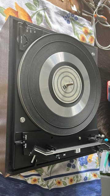 Dual platenspeler type 1210 let op niet werkend