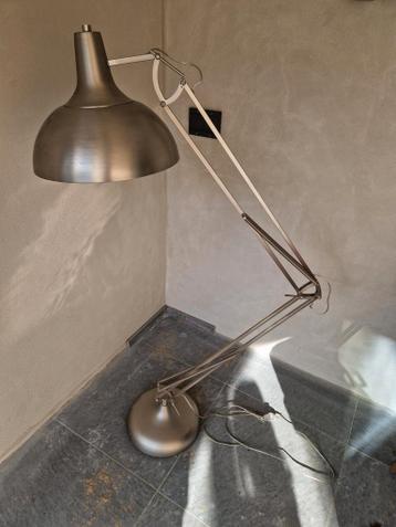 Grote verstelbare staande lamp - Zilverkleurig gratis