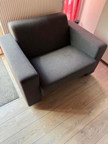 Grijze love seat gratis af te halen