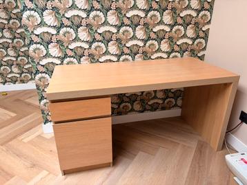 Houten bureau (GRATIS)