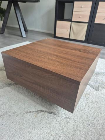 Vierkante bruin houten kleine salon tafel gratis
