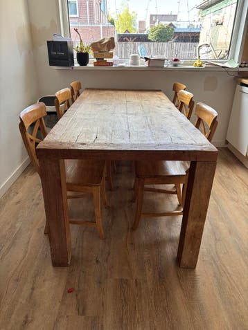 Grote oude eikenhouten binnen/buiten tafel. Moet nu weg!