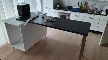 Gratis. Keukeneiland / bureau – makkelijk demontabel