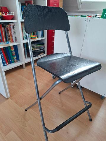 inklapbare stoel/barkruk