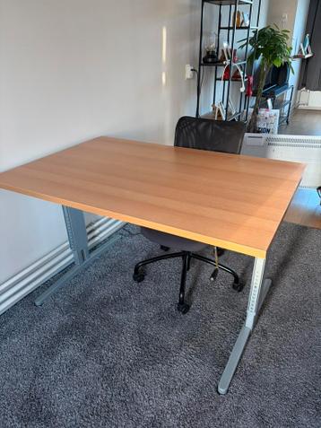 Bureau in hoogte verstelbaar