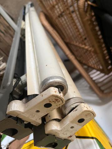 TL-lampen met bevestiging