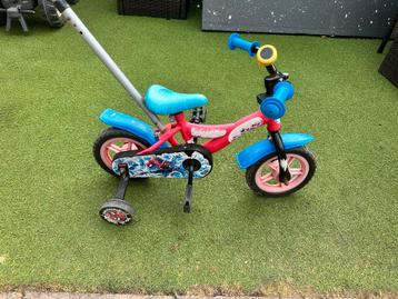 Kinderfietsje rood en blauw met duwstang