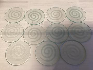 Gratis:  > set van 11 glazen onderzetters met geslepen zijde