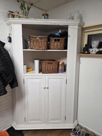 Hoekkast  wit.  Gratis ophalen