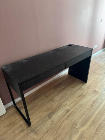 IKEA Micke bureau zwartbruin met lichte gebruikssporen