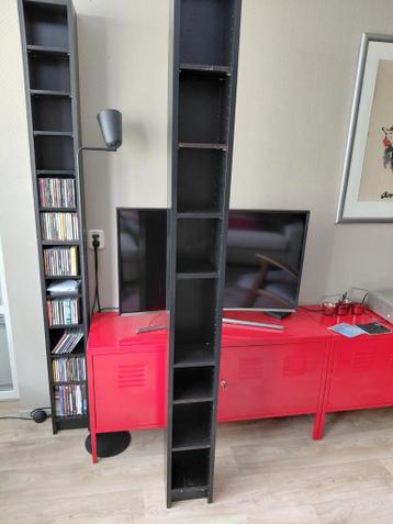 Zwarte (geschilderde) Billy CD kast