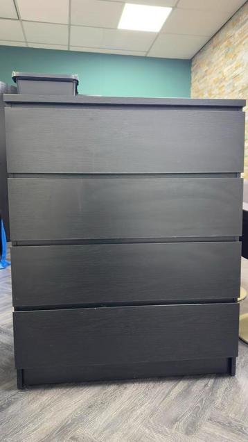 Zwarte ladekast met 4 laden gratis op te halen in Arnhem