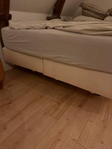 Gratis: Boxspring bed (140x200) (2x 70x200cm) met matras