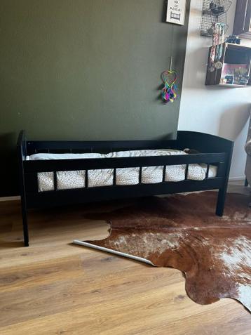 Gratis peuterbed met matras