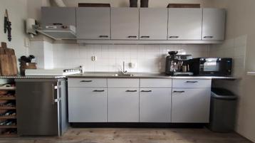 Gratis keuken incl. afzuigkap, kookplaat, kraan, verlichting