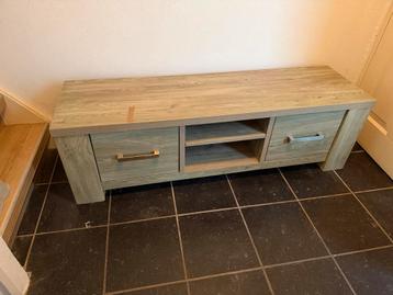 TV meubel met beschadigingen