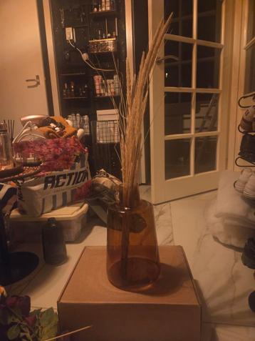 Bruine glazen vaas met inhoud .. ruilen