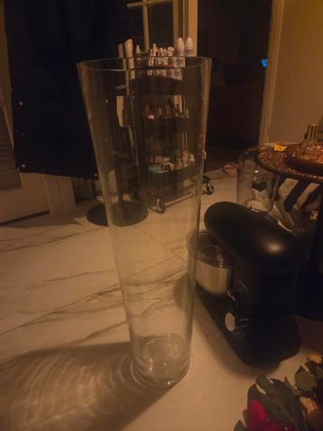 Grote vaas van dik glas.Elegant en stevig.71 cm hoog ruilen