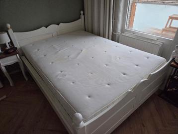 GRATIS af te halen ledikant, bedbodem en matras