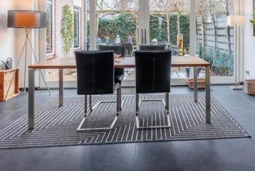 Zwarte leren eetkamerstoelen