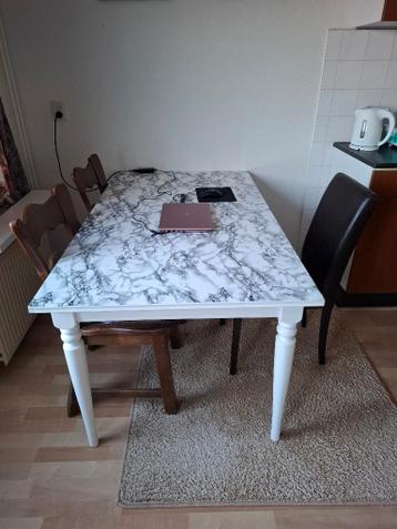 Gratis tafel (voor kamer of tuin)