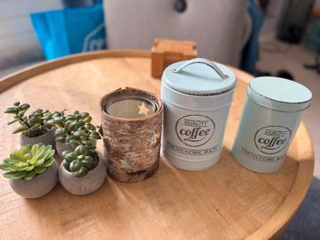 Diverse woonaccessoires en opbergers