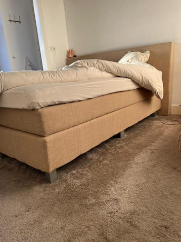 Bed 180 x 210 GRATIS