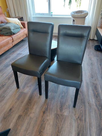 GRATIS 4x eetkamerstoelen (beschadigd)