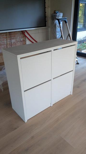 Schoenenkast gratis af te halen (met kleine beschadigingen)