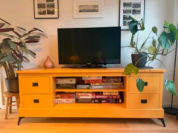 Gratis af te halen: tv-meubel met losse deuren