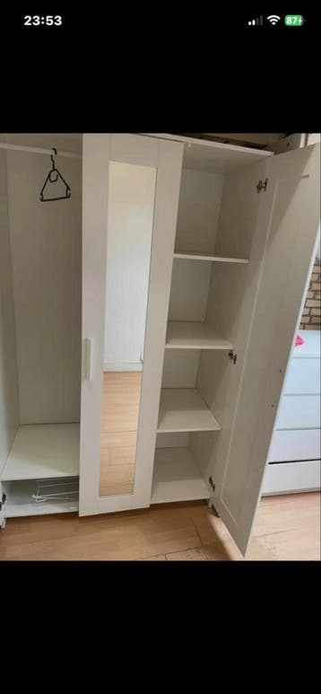 Witte kledingkast met spiegeldeur. Gratis op te halen.