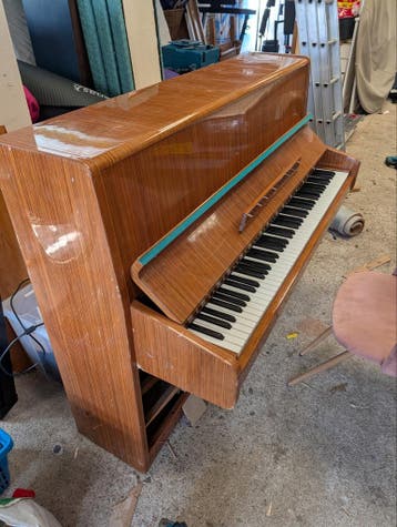 Gratis piano - anders helaas grofvuil..