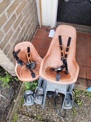 Gratis, twee fietsstoeltjes en scherm