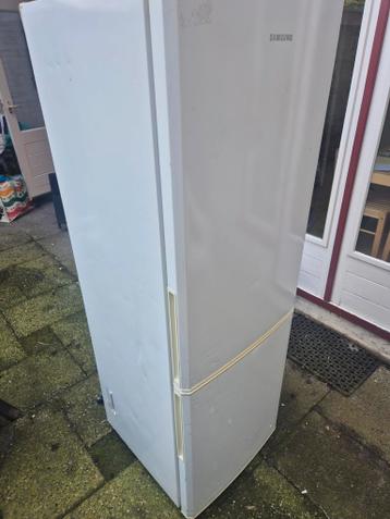 Koel-vriescombinatie - defect (valt elk uur uit)