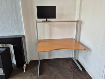 Bureau met opbouwplank - gratis afhalen