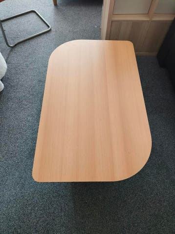 Salontafel met houtkleurig blad en zwart onderstel