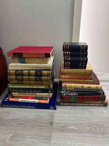 Hele serie aan diverse boeken/atlassen etc