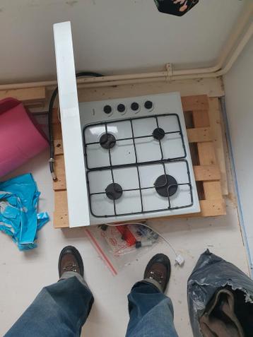 Wit gasfornuis met 4 pitten