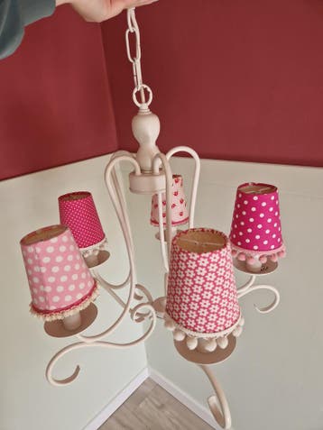 Hanglamp met 5 roze kapjes