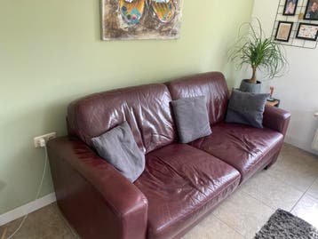 Leder bank met 2 stoelen