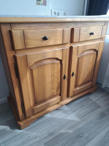 GRATIS!!! Dressoir kast eiken met lades en deuren.